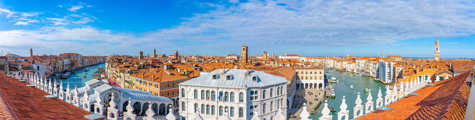 Fototapeta na wymiar Rooftop panorama of Venice overlooking Grand Canal