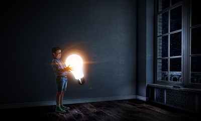 Fototapeta na wymiar Boy with a light bulb