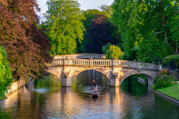 Fototapeta na wymiar Traditional stone bridge at the Cam river in Cambridge city in England