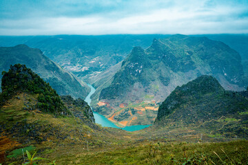 Fototapeta na wymiar Nho Que Lake and Ma Pi Leng Mountain one of the most beautiful is a mountain and lake in Ha Giang, Vietnam.