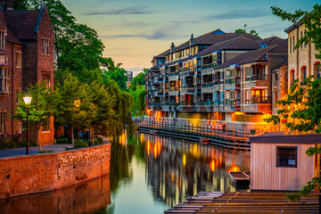 Cambridge city water canal at dusk. England  © Pawel Pajor