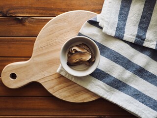 한국의 전통음식 표고버섯 간장조림 
