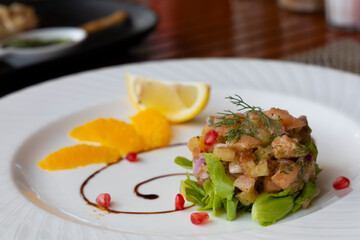 Tuna tartar with orange fillets and pomegranates