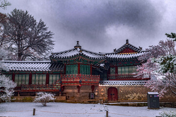 Fototapeta premium Nakseonjae -covered with snow, Changdeokgung Palace -Seoul, Korea