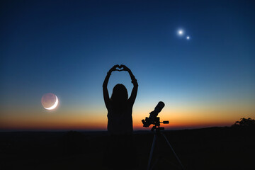 Woman looking at night sky with amateur astronomical telescope. © astrosystem