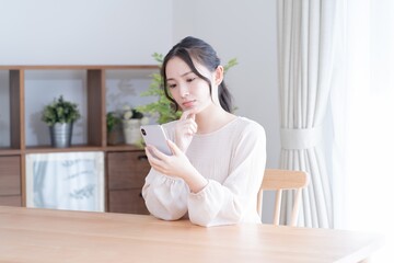 困るアジア人女性　ポートレート