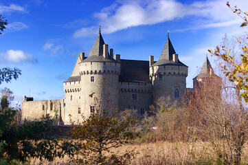 Fototapeta na wymiar Le Château de Sucinio à Sarzeau dans le Morbihan en Bretagne pendant l’automne