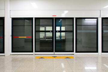 Korean Subway Platform and Screen Door