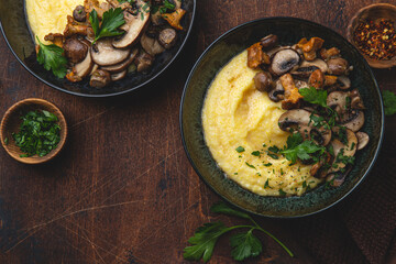 Creamy polenta with fried mushrooms