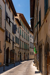 Fototapeta na wymiar Straße in der Altstadt von Arezzo in der Toskana in Italien 