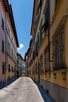 Gasse in der Altstadt von Arezzo in der Toskana, Italien © Lapping Pictures