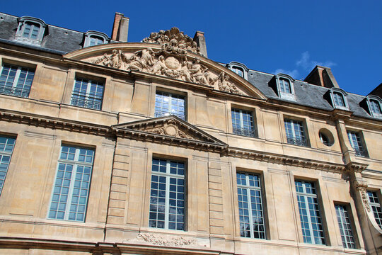 mansion (sal&eacute;) in paris in france