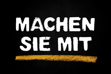 Schwarze Tafel oder Schild zeigt: Machen Sie mit