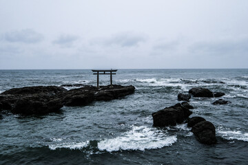 茨城県東茨城郡大洗町の海にある鳥居