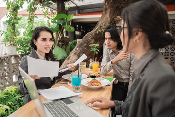 Portrait of young asian young business team meeting in a cafe