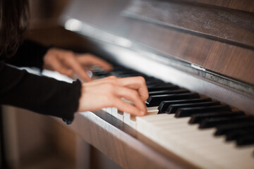 Pianist hands