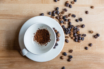 Coffee powder and roasted coffee beans