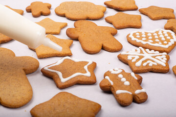 Decorating gingerbread cookies