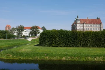Foto op Canvas Güstrower Schloss und Schlosspark mit Kanal in Güstrow © Falko Göthel