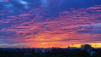 Amanecer naranja en Valencia