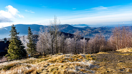 Góry, Beskid Śląski, widok z Równicy w zimie. Śląsk, Polska