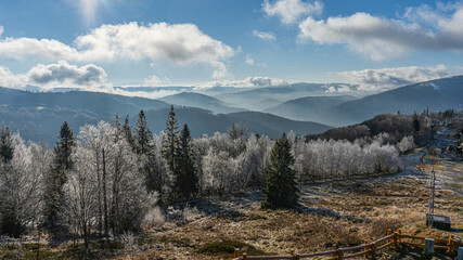Góry, Beskid Śląski, widok z Równicy w zimie. Śląsk, Polska