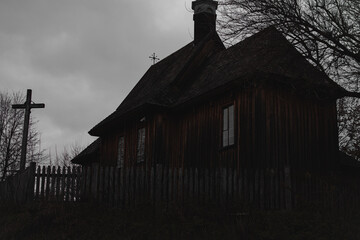 stary drewniany kościół