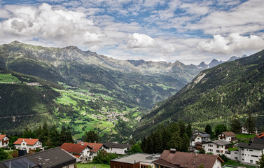 Fototapeta na wymiar Berge und Täler in Ladis, Österreich