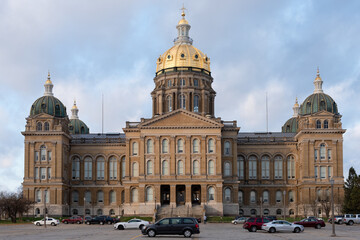 Fototapeta na wymiar Iowa State Capitol in the late Autumn