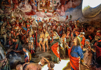 The religious and artistic treasures of the unique Varallo complex are the frescoed chapels with dioramas depicting the most important events of the Sacred history        