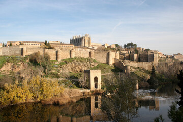 Fototapeta na wymiar Views of The Tagus River in Toledo, Castilla La Mancha, Spain