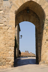 Obraz premium Entrance gate to the town of Monteriggioni, Italy