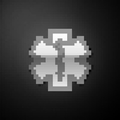 Obraz premium Silver Medical symbol of the Emergency - Star of Life icon isolated on black background. Long shadow style. Vector.