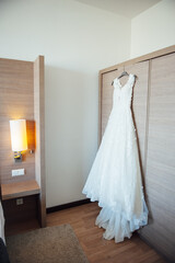 The bride s wedding dress, the wedding morning, the best moments in the life of every girl.