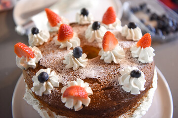 pasticcere pasticceria panna fragole fragola cuoco cucinare cucina chef dolce torte panna 