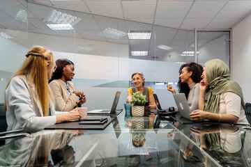 multi-ethnic people in smart casual wear having a brainstorm mee