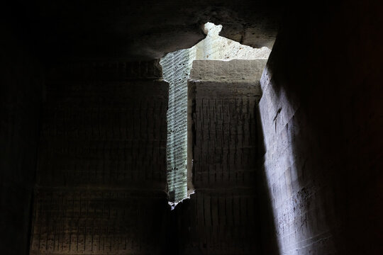 栃木県の大谷石採石場跡