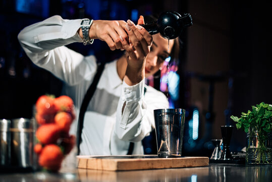 Barkeeper squeezing lime on counter