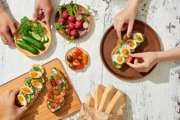 Eating breakfast with knife and fork