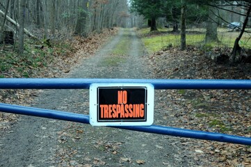 no trespassing on a private lane
