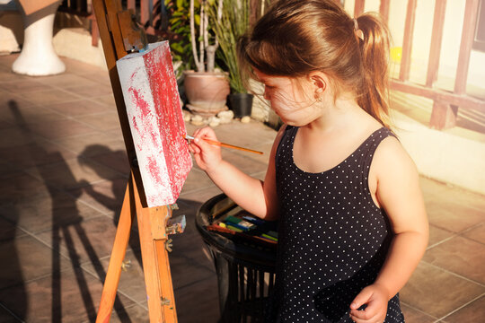 the child draws on a malbert