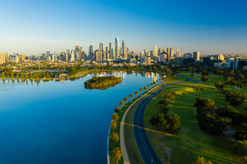 Fototapeta na wymiar Aerial photo of beautiful park and Melbourne CBD at sunrise