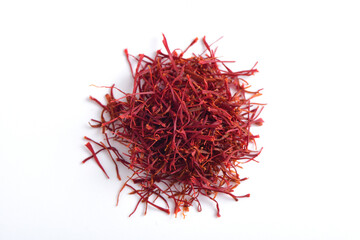 Naklejka premium A close-up picture of saffron on a white background