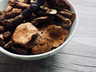 동양의학, 동양의 전통의학 약재
