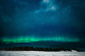 aurora borealis boven de zee