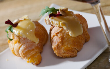 Mini croissant with Camembert, arugula and roasted pine nuts