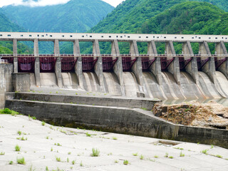 新潟県東蒲原郡阿賀町鹿瀬の水力発電所　鹿瀬ダム