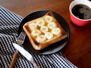 バナナトーストとコーヒー