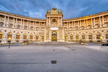 Fototapeta na wymiar Part of the Hofburg and the Heldenplatz in Vienna at dusk