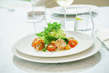 salad with shrimps and vegetables